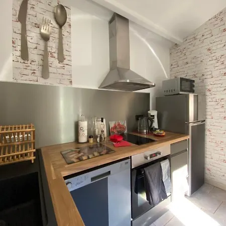 Logement Renove Avec Jardin Prive Et Cloture *