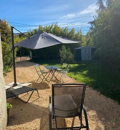 Avec Jardin Prive Et Cloture *